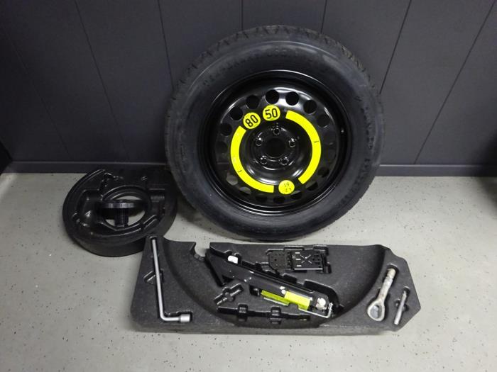 Space-saver spare wheel from a Mercedes-Benz ML II (164/4JG) 3.0 ML-320 CDI 4-Matic V6 24V 2007
