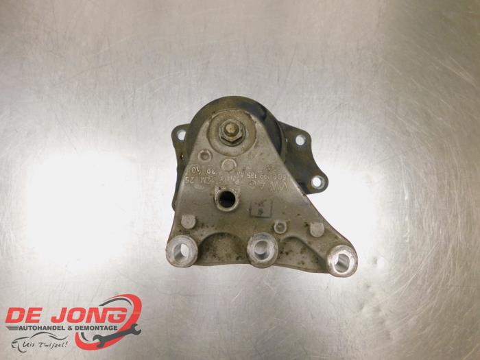 Engine mount from a Audi A1 (8X1/8XK) 1.6 TDI 16V 2011