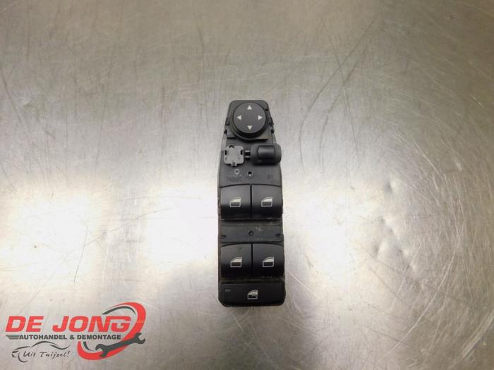 Usados Interruptor combinado de ventanillas BMW 5 serie Touring (F11) 520d 16V Precio € 50,00 Norma de margen ofrecido por Autodemontagebedrijf de Jong
