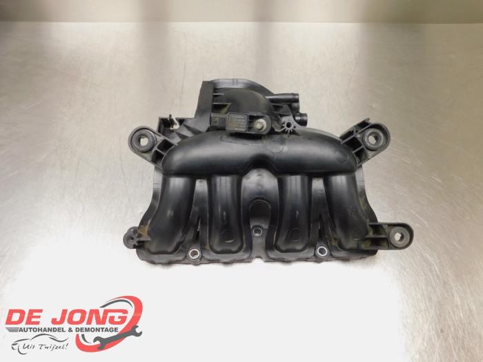 Intake manifold from a BMW 1 serie (F21) 116i 1.6 16V 2014