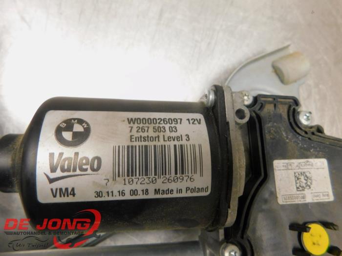 Wiper motor + mechanism from a BMW 1 serie (F20) 118i 1.5 TwinPower 12V 2016