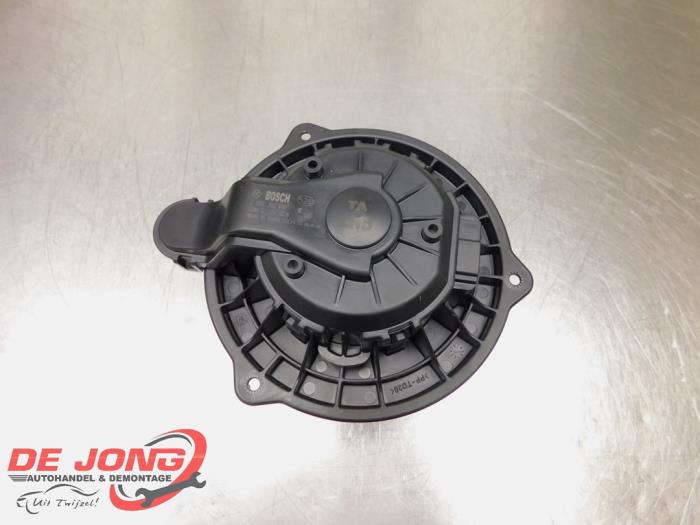 Heating and ventilation fan motor from a Kia Picanto (TA) 1.0 12V LPG 2016