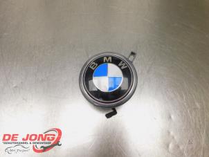 Usados Manija del portón trasero BMW 1 serie (E87/87N) 116i 1.6 16V Precio € 9,99 Norma de margen ofrecido por Autodemontagebedrijf de Jong
