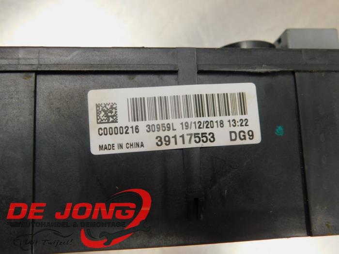 Fuse box Opel Adam 1.2 16V - 39117553 GM 