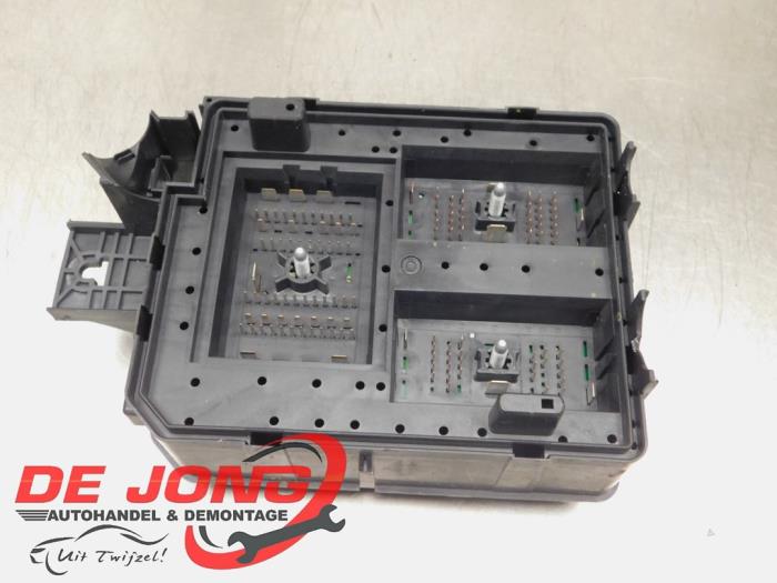 Fuse box Opel Adam 1.2 16V - 39117553 GM 
