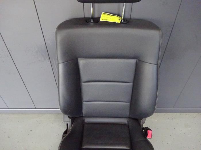 Fotel prawy z Mercedes-Benz E Estate (S212) E-200 CDI 16V BlueEfficiency,BlueTEC 2014