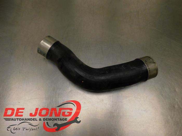 Gebrauchte Intercooler Schlauch Mercedes C Estate (S205) C-180 BlueTEC, C-180 d 1.6 16V Preis € 23,99 Margenregelung angeboten von Autodemontagebedrijf de Jong