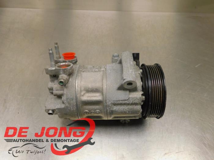Usagé Pompe clim Ford Focus 4 Wagon 1.5 EcoBlue 120 Prix € 99,99 Règlement à la marge proposé par Autodemontagebedrijf de Jong