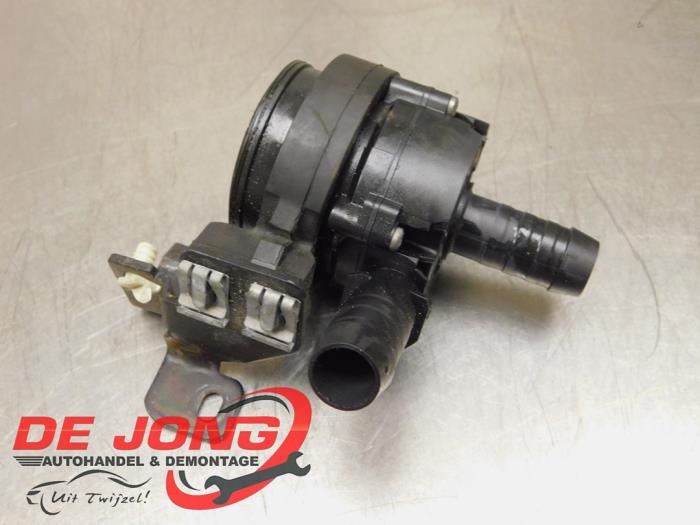 Usagé Pompe à eau Ford Focus 4 Wagon 1.5 EcoBlue 120 Prix € 49,99 Règlement à la marge proposé par Autodemontagebedrijf de Jong