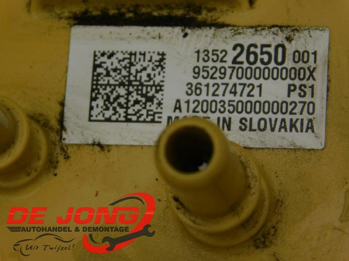 Electric fuel pump from a Opel Astra K Sports Tourer 1.5 CDTi 105 12V 2021