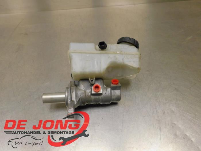 Master cylinder from a Dacia Duster (HS) 1.5 dCi 4x4 2014
