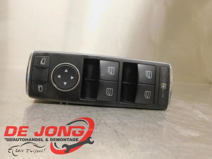 Używane Przelacznik combi okienny Mercedes C Estate (S204) 2.2 C-200 CDI 16V BlueEFFICIENCY Cena € 34,90 Procedura marży oferowane przez Autodemontagebedrijf de Jong