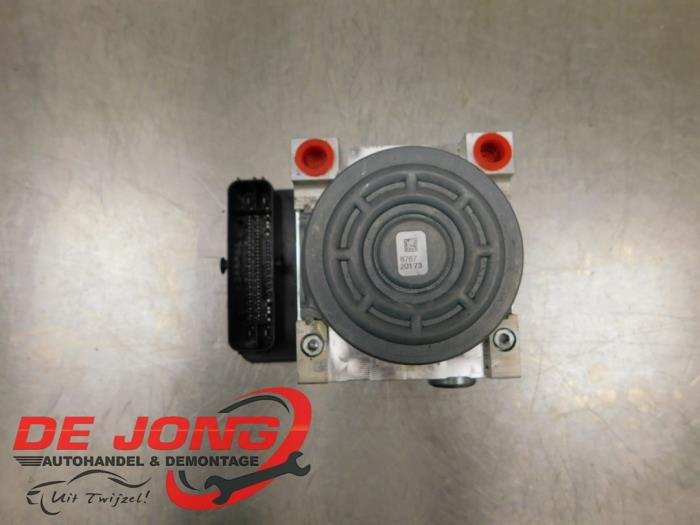 Gebrauchte ABS Pumpe Mercedes C Estate (S205) C-180 BlueTEC, C-180 d 1.6 16V Preis € 99,95 Margenregelung angeboten von Autodemontagebedrijf de Jong