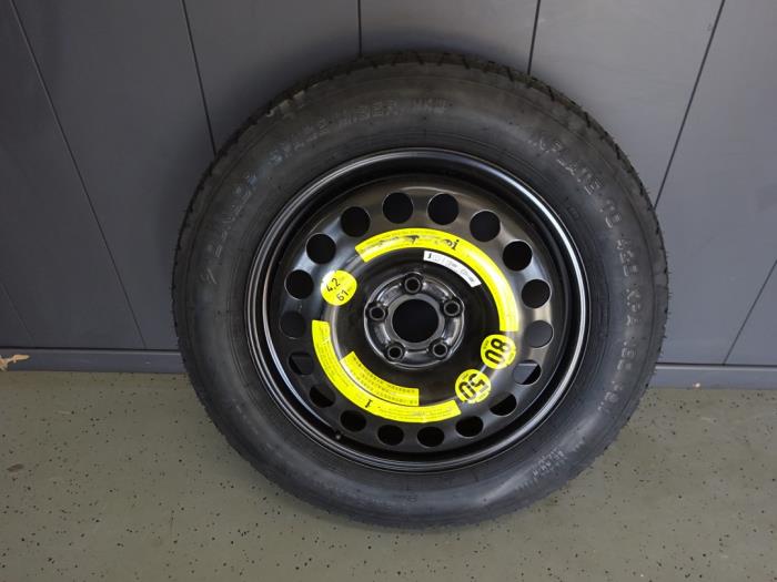 Space-saver spare wheel from a Mercedes-Benz ML II (164/4JG) 3.0 ML-280 CDI 4-Matic V6 24V 2009