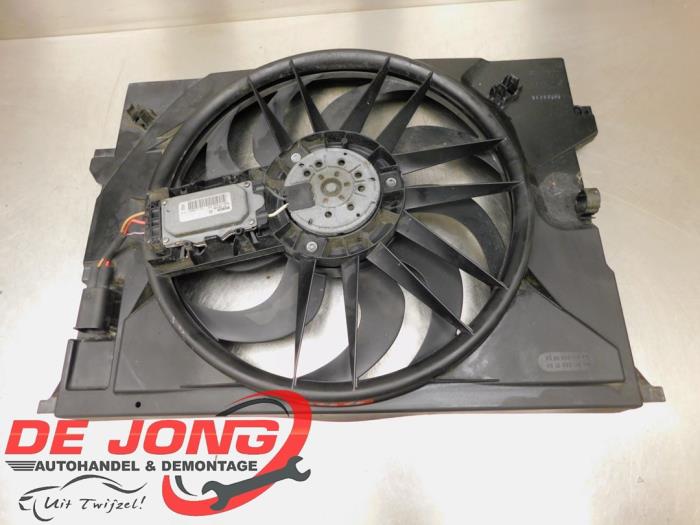 Cooling fans from a Mercedes-Benz E Combi (S211) 2.2 E-220 CDI 16V 2007