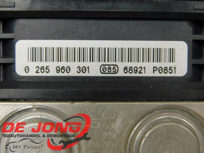 ABS pump Mercedes E Combi 2.2 E-220 CDI 16V - 0265960301 646821 BOSCH