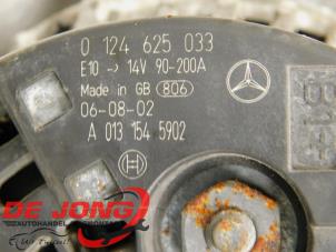 Dynamo van een Mercedes-Benz E Combi (S211) 2.2 E-220 CDI 16V 2007