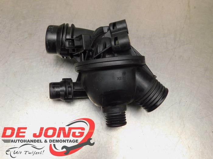 Begagnade Extra vattenpump BMW 3 serie (E90) 318i 16V Pris € 39,95 Marginaltabell erbjuds av Autodemontagebedrijf de Jong