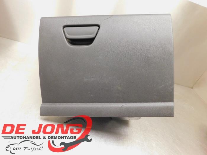 Glovebox from a Ford Transit Connect (PJ2) 1.5 TDCi ECOnetic 2016