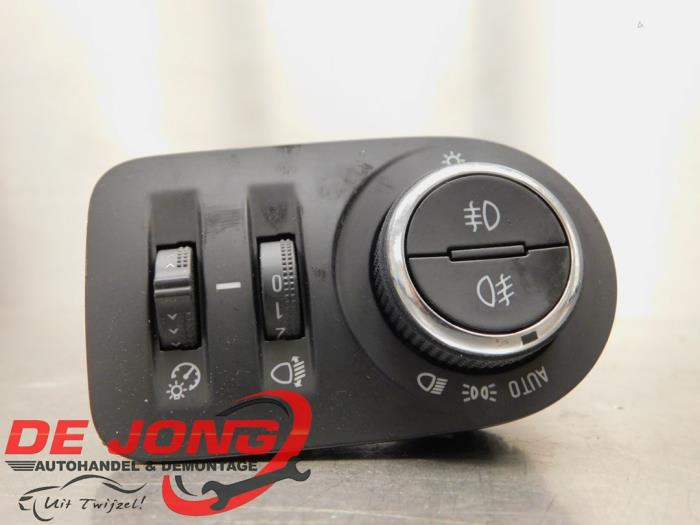 Light switch from a Opel Corsa F (UB/UH/UP) 1.5 CDTI 100 2021