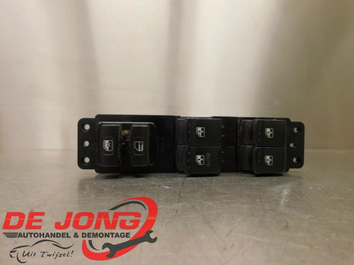 Usados Interruptor combinado de ventanillas Ssang Yong Actyon Sports II 2.0 Xdi 16V 4WD Precio € 50,00 Norma de margen ofrecido por Autodemontagebedrijf de Jong