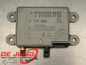 Usagé Antenne amplificateur Mercedes ML II (164/4JG) 3.0 ML-280 CDI 4-Matic V6 24V Prix € 29,90 Règlement à la marge proposé par Autodemontagebedrijf de Jong