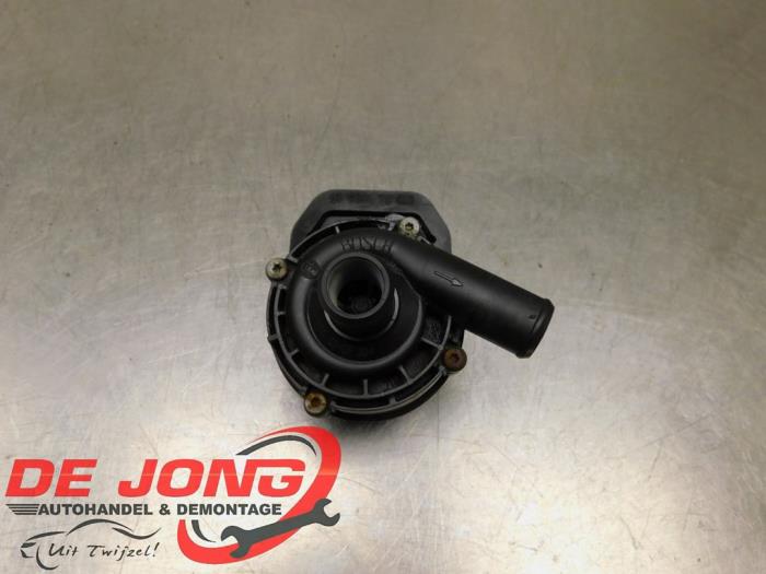 Begagnade Extra vattenpump Mercedes ML II (164/4JG) 3.0 ML-280 CDI 4-Matic V6 24V Pris € 9,99 Marginaltabell erbjuds av Autodemontagebedrijf de Jong