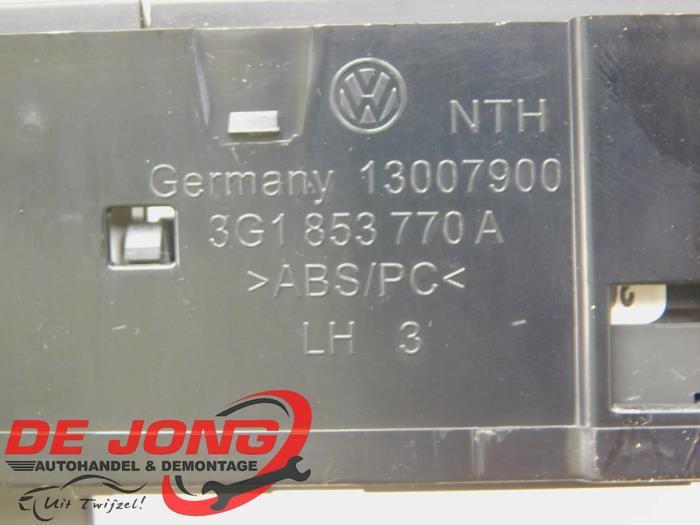 Panic lighting switch from a Volkswagen Passat Alltrack (3G5) 2.0 TDI 16V 190 4Motion 2017