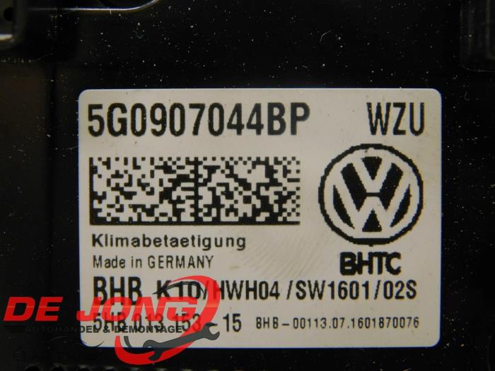 Heater control panel from a Volkswagen Passat Alltrack (3G5) 2.0 TDI 16V 190 4Motion 2017