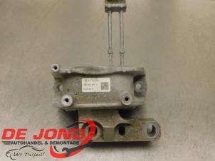 Engine mount from a Volkswagen Passat Alltrack (3G5) 2.0 TDI 16V 190 4Motion 2017