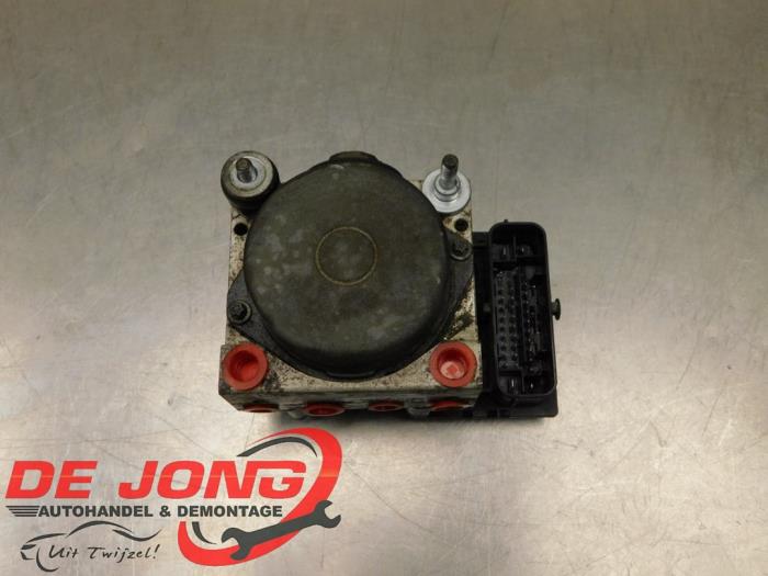Begagnade ABS-pump Ford Ka II 1.3 TDCi 16V Pris € 20,99 Marginaltabell erbjuds av Autodemontagebedrijf de Jong