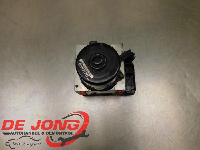 Używane Pompa ABS Jeep Grand Cherokee (WG/WJ) 2.7 CRD 20V Cena € 199,95 Procedura marży oferowane przez Autodemontagebedrijf de Jong