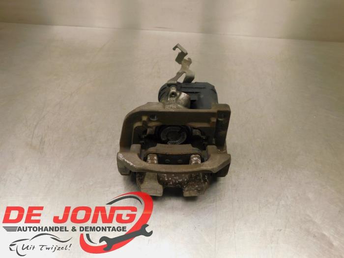Gebrauchte Bremszange links hinten BMW 3 serie Touring (G21) 316d 2.0 TwinPower Turbo 16V Preis € 124,99 Margenregelung angeboten von Autodemontagebedrijf de Jong