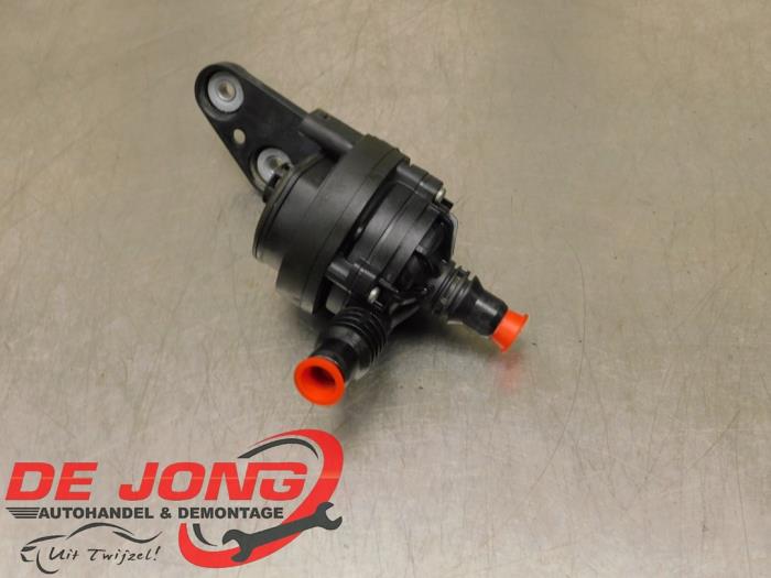 Begagnade Extra vattenpump BMW 3 serie Touring (G21) 316d 2.0 TwinPower Turbo 16V Pris € 36,25 Marginaltabell erbjuds av Autodemontagebedrijf de Jong