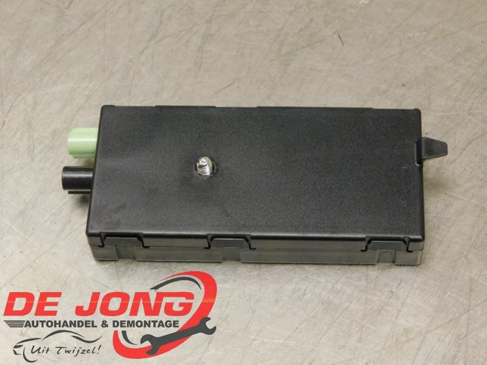 Antenna Amplifier from a BMW 3 serie Touring (G21) 316d 2.0 TwinPower Turbo 16V 2021