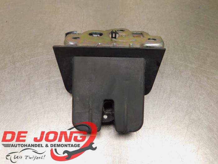 Tailgate lock