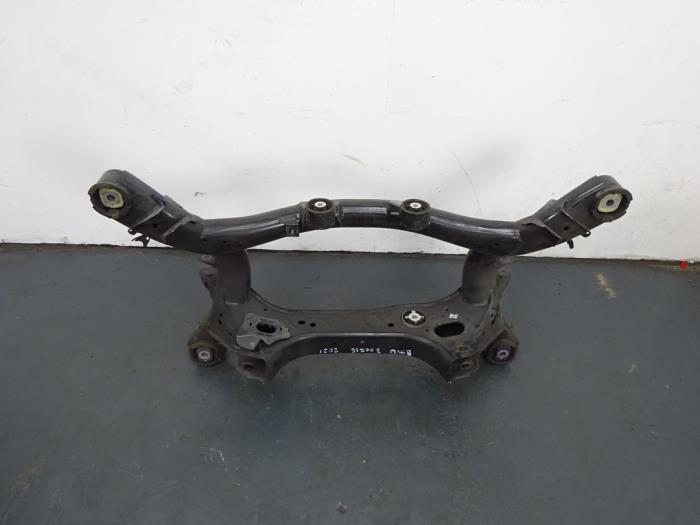 Subframe from a BMW 3 serie Touring (G21) 316d 2.0 TwinPower Turbo 16V 2021