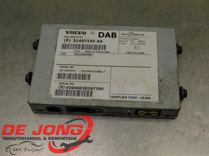 Używane Modul radiowy Volvo V70 (BW) 2.0 D3 20V Cena € 95,00 Procedura marży oferowane przez Autodemontagebedrijf de Jong