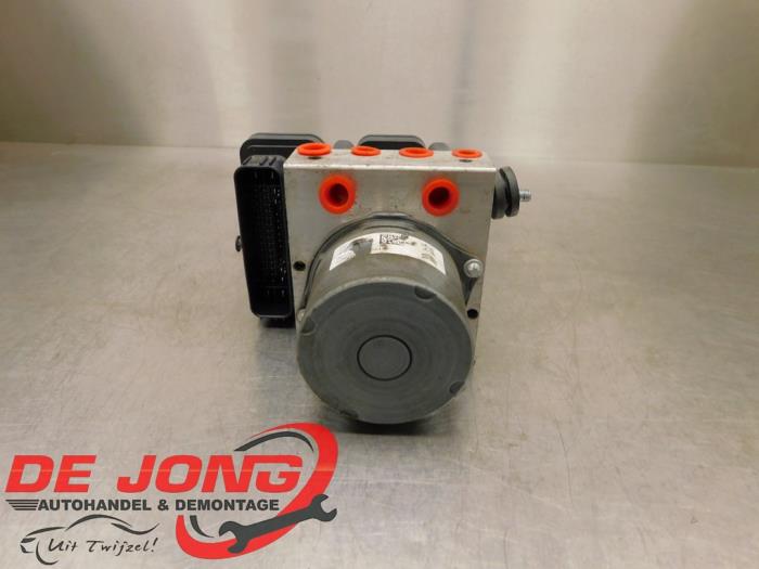 Begagnade ABS-pump Opel Grandland (X) 2.0 CDTI Pris € 79,99 Marginaltabell erbjuds av Autodemontagebedrijf de Jong