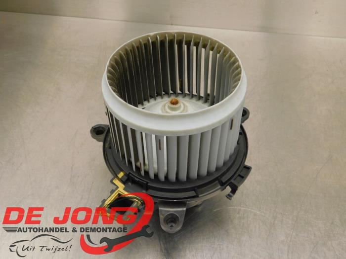 Motor de ventilador de calefactor de un Opel Vivaro 2.0 CDTI 122 2020