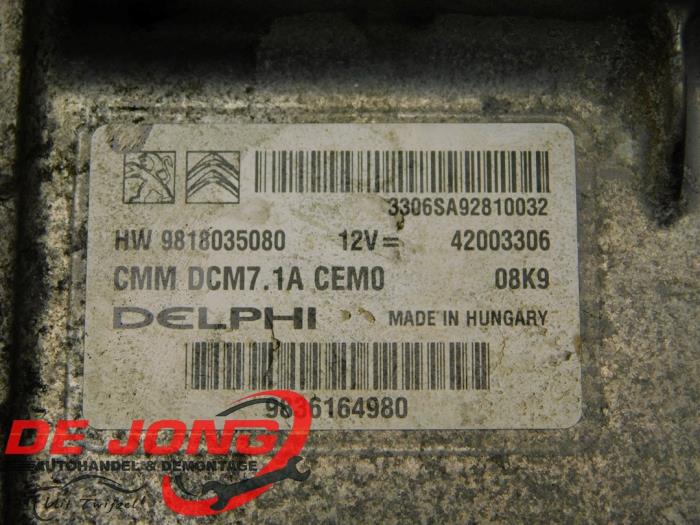 Ordinateur gestion moteur d'un Opel Vivaro 2.0 CDTI 122 2020