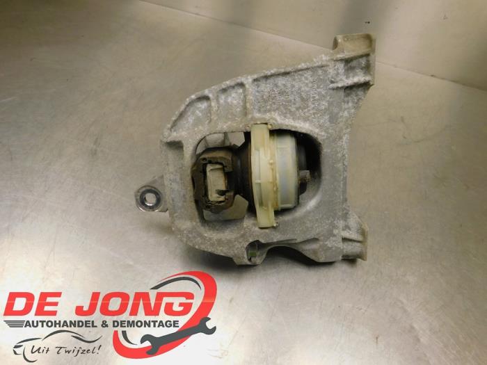 Used Engine mount Opel Vivaro 2.0 CDTI 122 Price € 30,24 Inclusive VAT offered by Autodemontagebedrijf de Jong