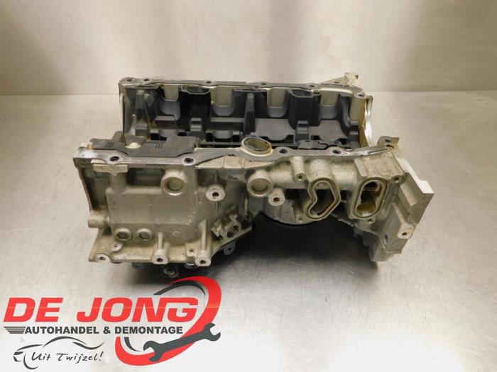 Usagé Couvercle carter Mercedes A (177.0) 1.3 A-200 Turbo 16V Prix € 149,95 Règlement à la marge proposé par Autodemontagebedrijf de Jong