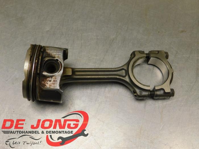 Used Piston Mercedes A (177.0) 1.3 A-200 Turbo 16V Price € 100,00 Margin scheme offered by Autodemontagebedrijf de Jong
