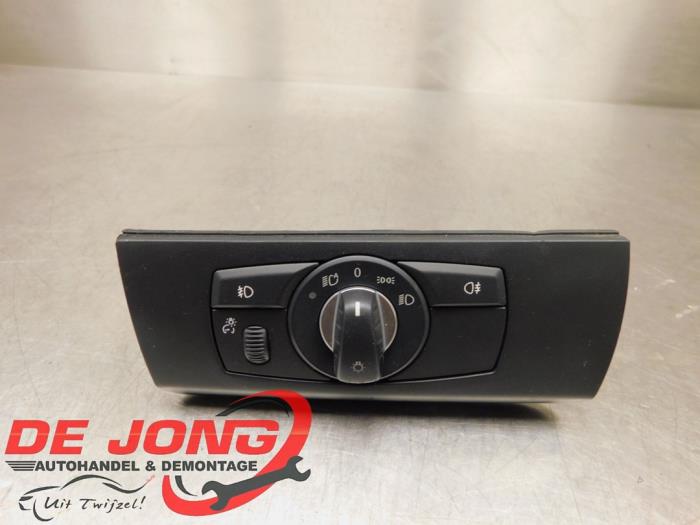 Light switch from a BMW X6 (E71/72) xDrive40d 3.0 24V 2011