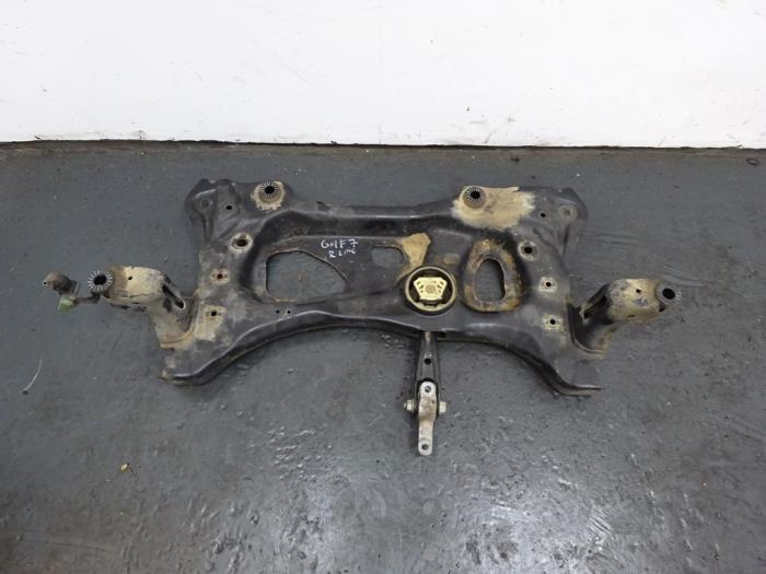 Used Subframe Volkswagen Golf VII (AUA) 2.0 R-line 4Motion 16V Price € 43,95 Margin scheme offered by Autodemontagebedrijf de Jong