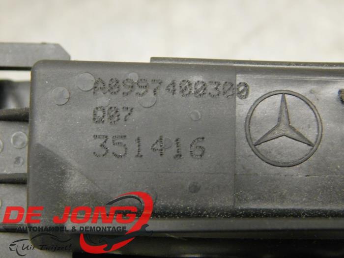 Tailgate lock mechanism from a Mercedes-Benz GLE (W166) 350d 3.0 V6 24V BlueTEC 4-Matic 2016