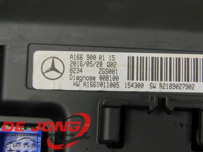 Navigation display from a Mercedes-Benz GLE (W166) 350d 3.0 V6 24V BlueTEC 4-Matic 2016