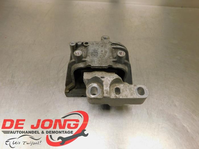 Usagé Support moteur Volkswagen Passat Variant (365) 2.0 TDI 16V 140 Prix € 7,99 Règlement à la marge proposé par Autodemontagebedrijf de Jong