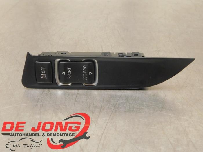 Używane Przelacznik ESP BMW 1 serie (F20) 118i 1.5 TwinPower 12V Cena € 13,99 Procedura marży oferowane przez Autodemontagebedrijf de Jong